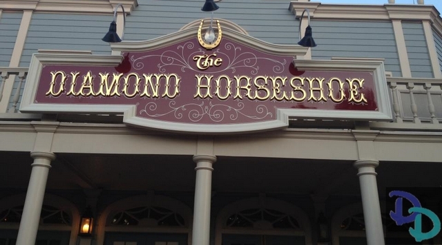 diamond horseshoe table-service